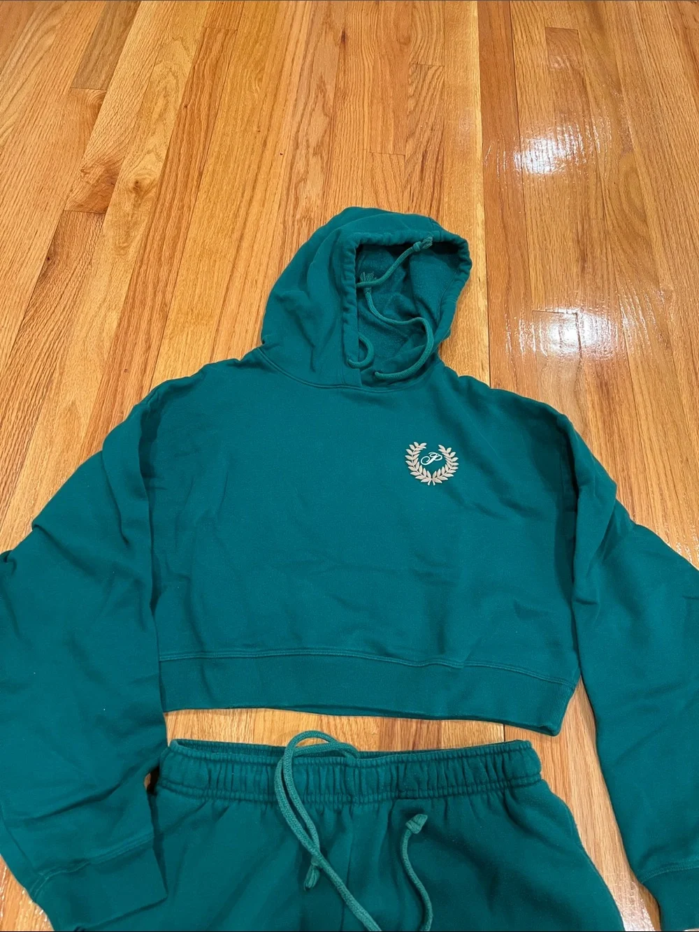 PINK Victoria's Secret Teal Cropped Hoodie and Jogger Set - Picture 3 of 9
